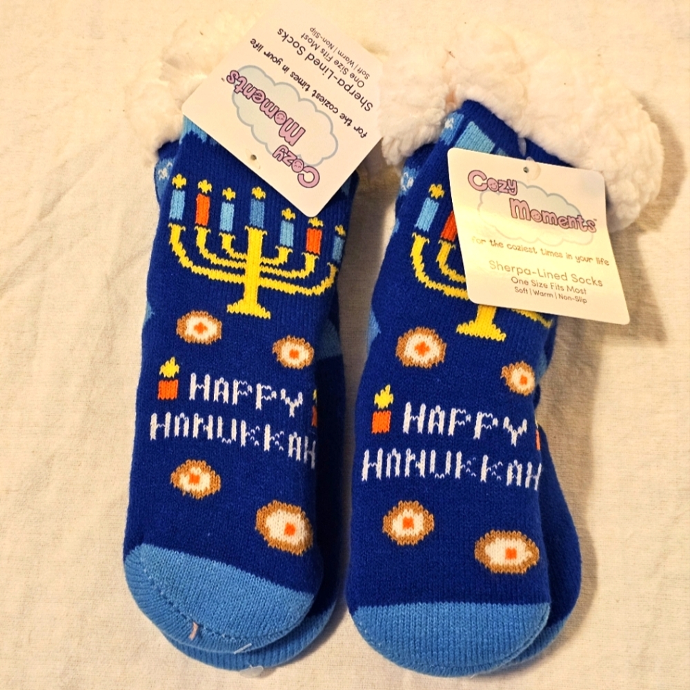 NWT 2 PAIRS Hanukkah Menorah Sherpa Lined Gripper Nonslip Socks Kids Child Size